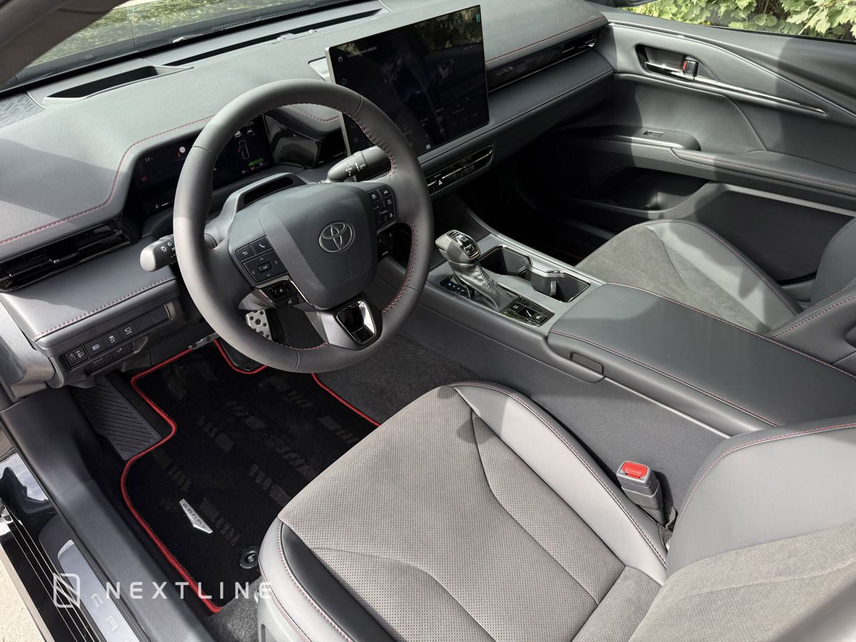 Toyota Camry 2.0hyb CVT (231 л.с.)
