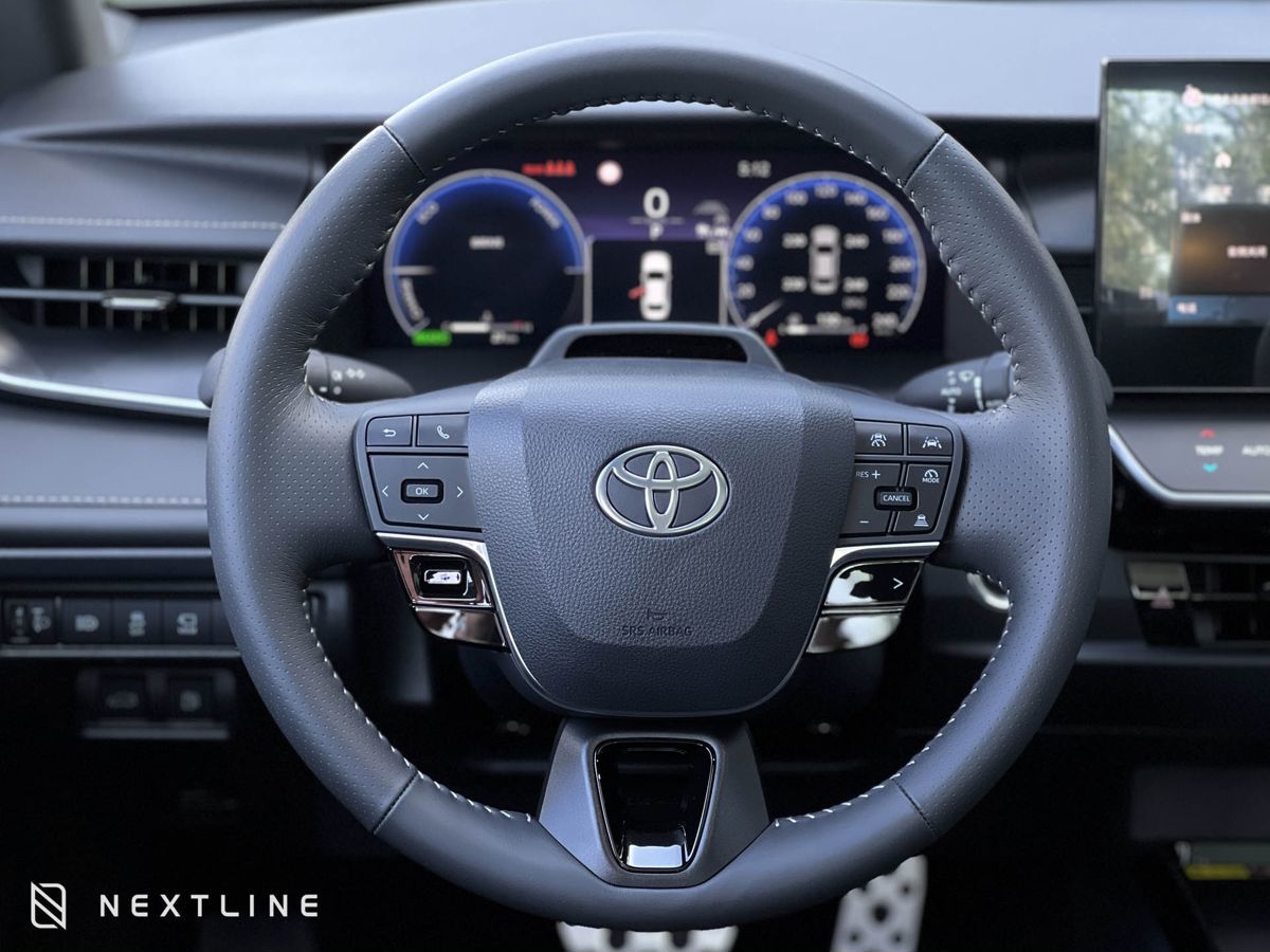 Toyota Camry 2.0hyb CVT (231 л.с.)