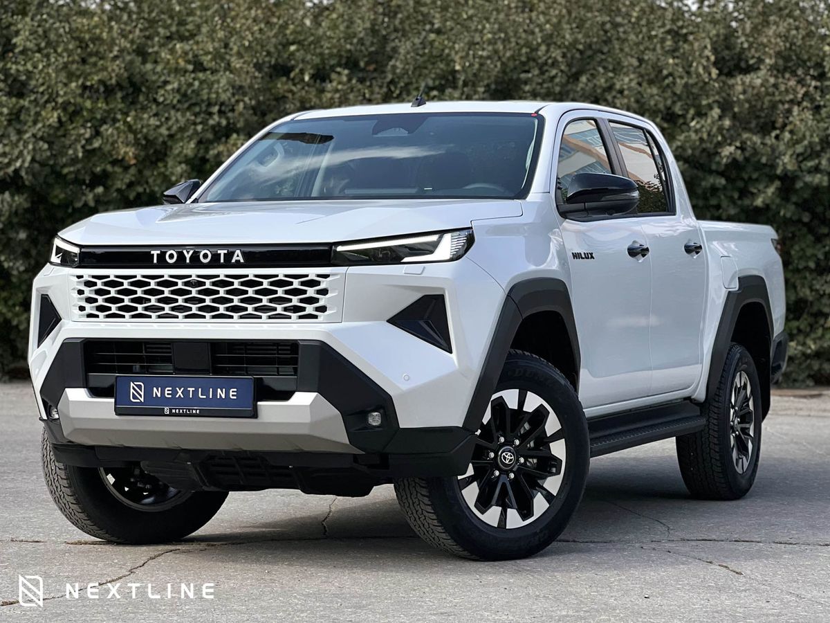 Toyota Hilux 2.8d MT (204 л.с.) 4WD в автосалоне Nextline