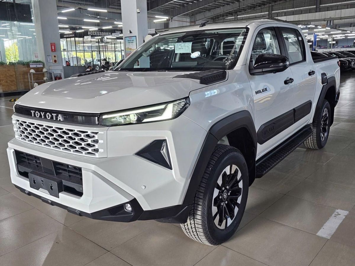 Toyota Hilux 2.8d AT (204 л.с.) 4WD в автосалоне Nextline