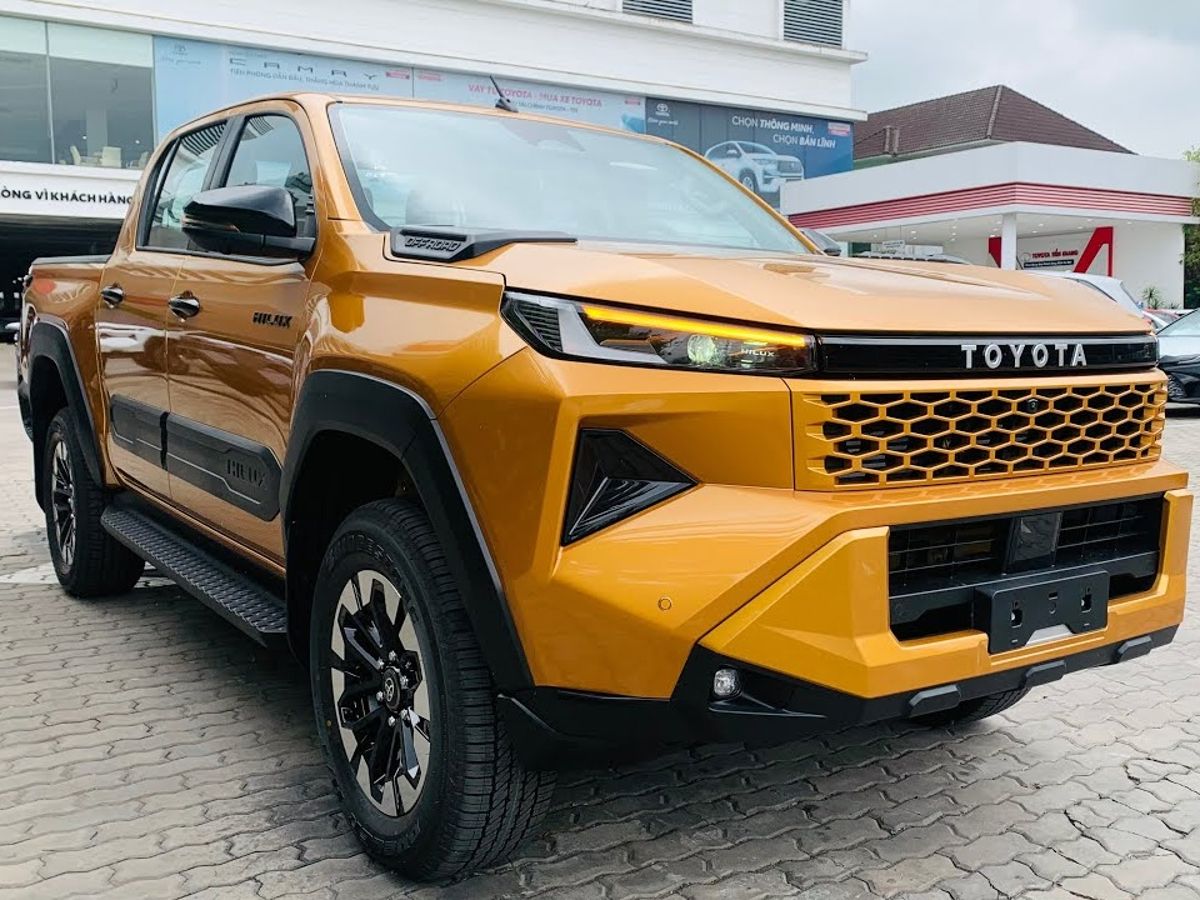 Toyota Hilux 2.8d AT (204 л.с.) 4WD в автосалоне Nextline