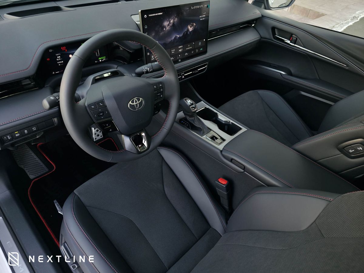 Toyota Camry 2.0hyb CVT (231 л.с.)